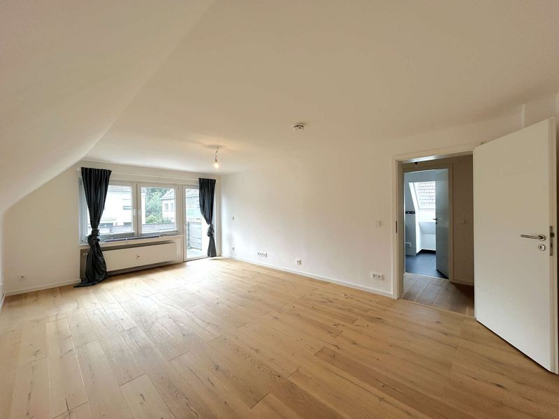 Frisch Saniert | Hochwertige 4 Zimmerwohnung mit Balkon und Garten